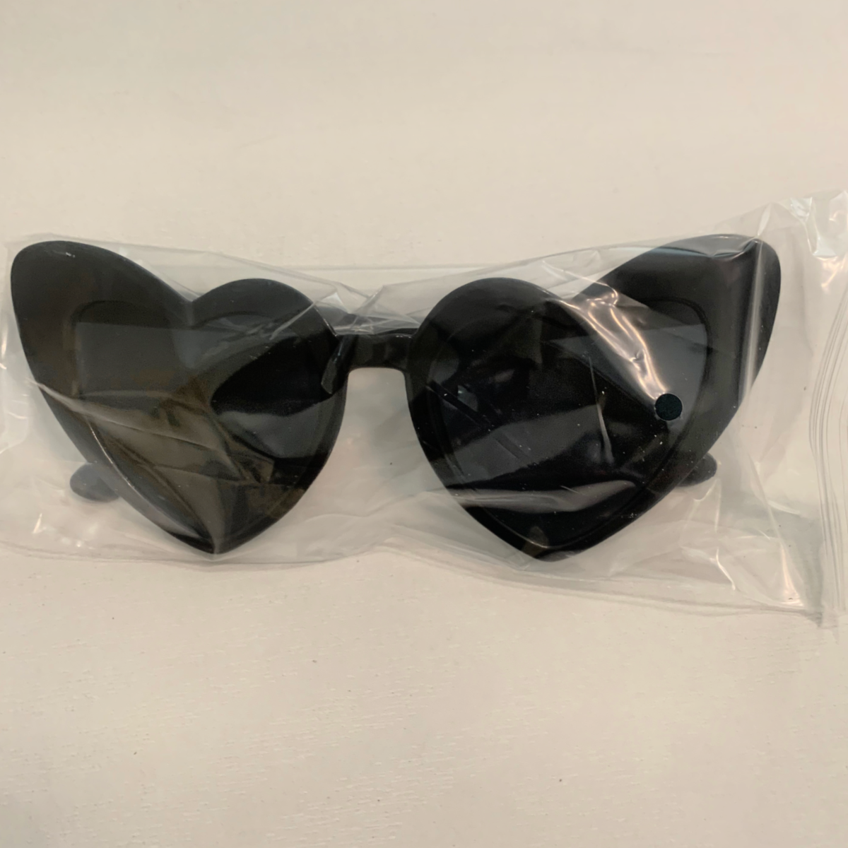 Black Heart Shaped Women’s Sunglasses Cat Eye UV Protection Metal Hinge NEW