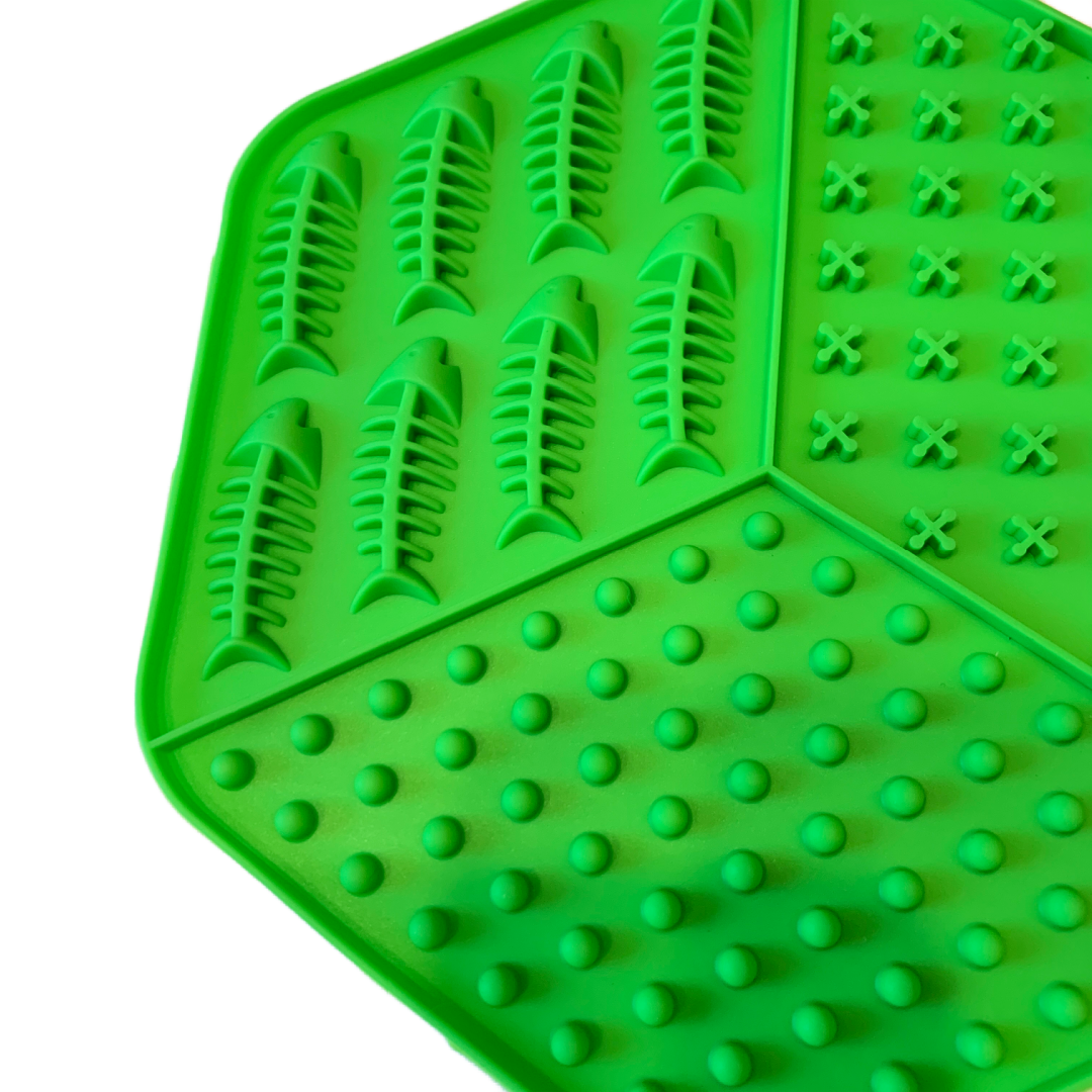 KitNip Box Kitty Cat Texture Lick Mat Mealtime Sensory New with Suction Cups