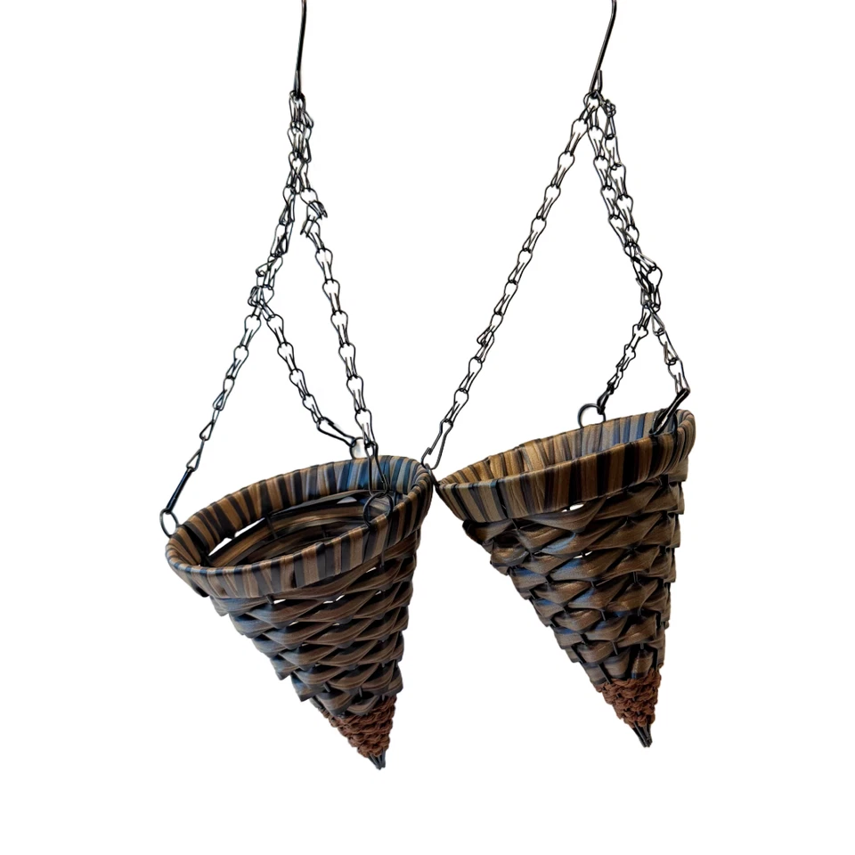 Resin Rattan Set of 2 Cone Hanging Planter Baskets Indoor & Outdoor Crafts NWOT