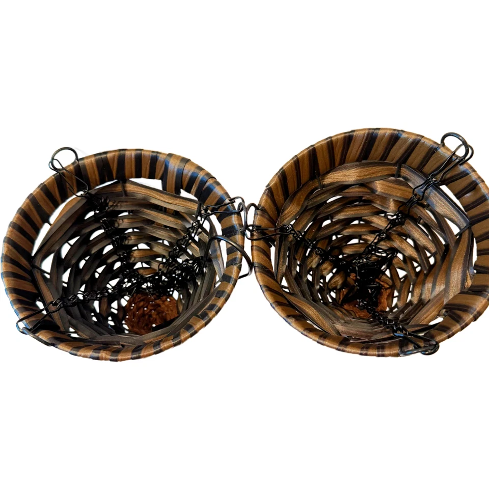 Resin Rattan Set of 2 Cone Hanging Planter Baskets Indoor & Outdoor Crafts NWOT